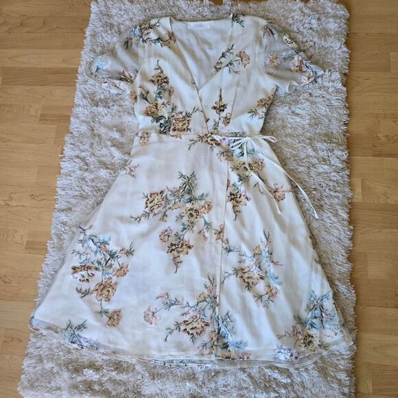 ASTR tha Label Women's Wrapdress Size Medium Floral Print - Picture 5 of 10